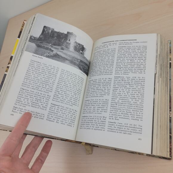 VTG The Shell Guide to Britain Guide Book - Picture 8 of 16